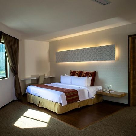 Grand Barakah Hotel アンパン エクステリア 写真