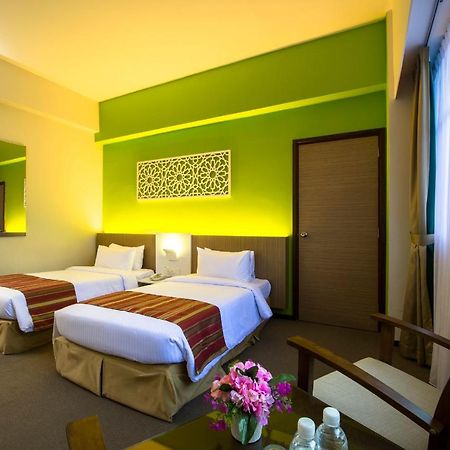 Grand Barakah Hotel アンパン エクステリア 写真
