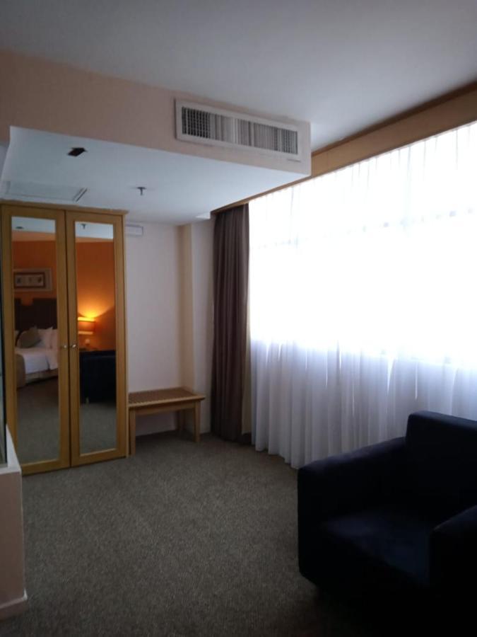 Grand Barakah Hotel アンパン エクステリア 写真