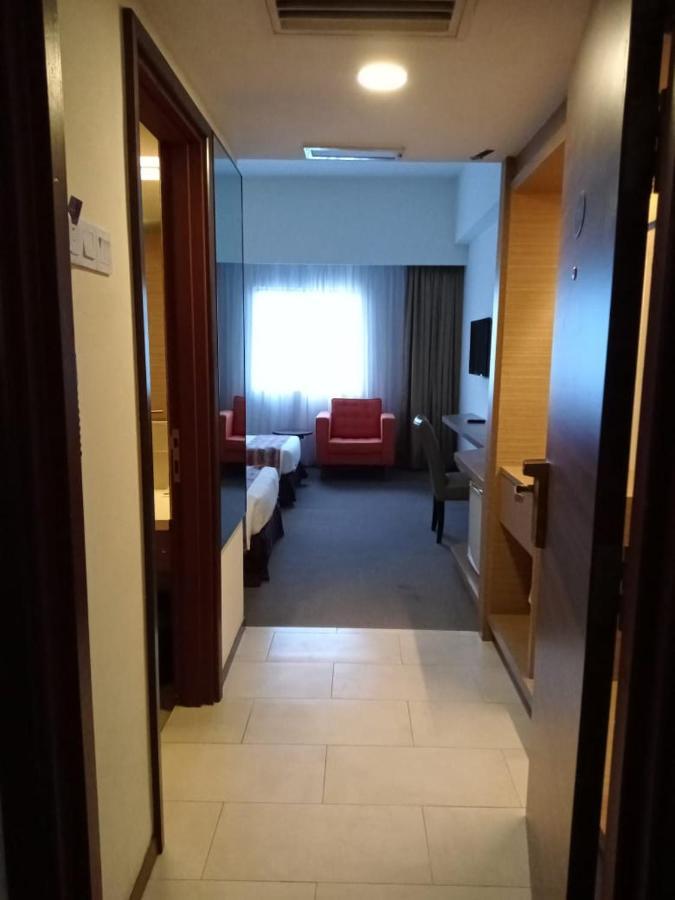 Grand Barakah Hotel アンパン エクステリア 写真