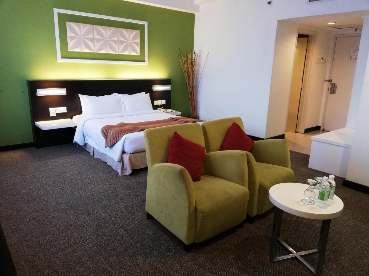 Grand Barakah Hotel アンパン エクステリア 写真